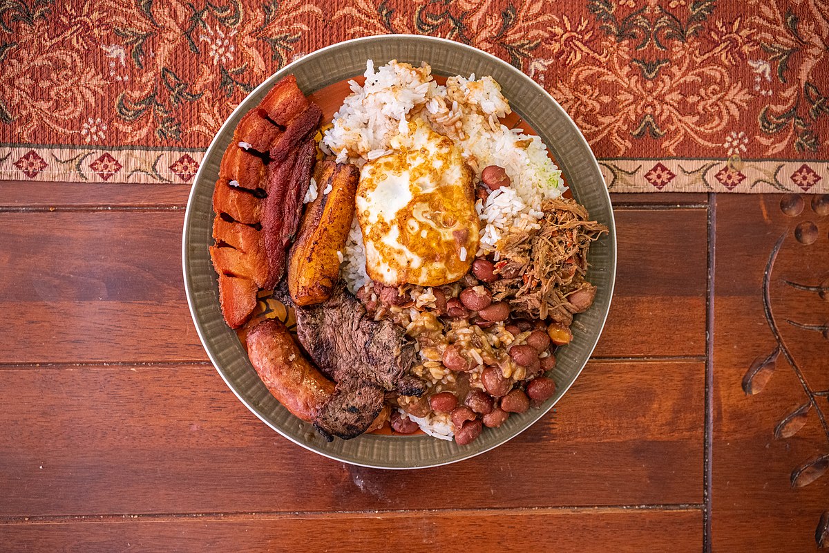 What is Traditional Colombian Food? Bandeja Paisa