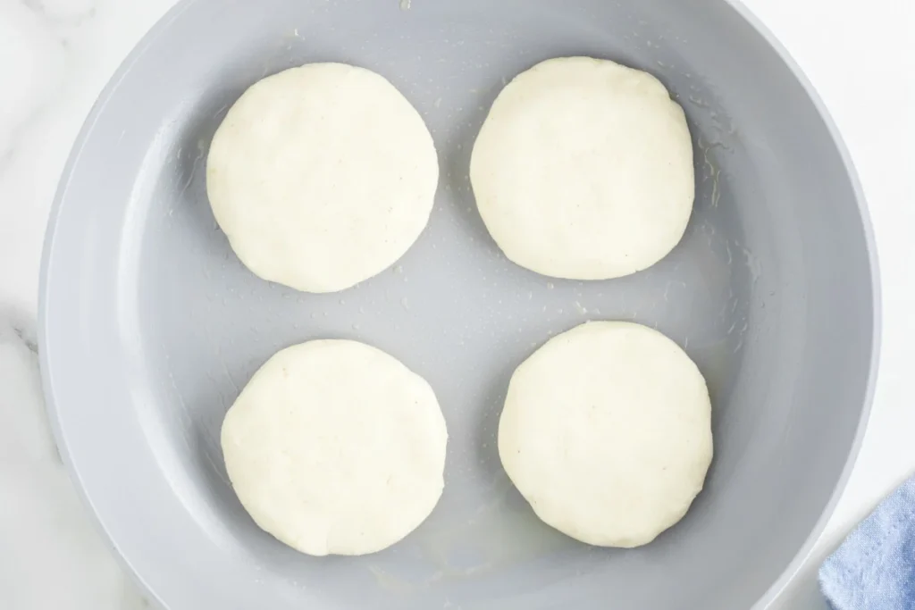 Knead and Shape of arepas