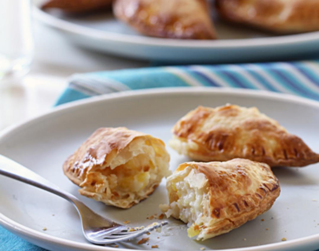 Sweet Empanadas Filling Empanadas pineapple, and coconu Filling