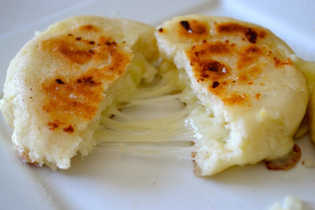 Colombian Arepas con Queso