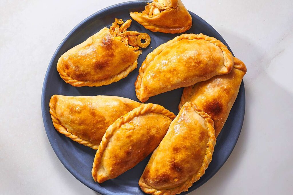 Bake the empanada de hojaldre